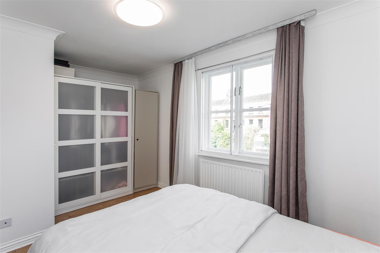 1 bed property in Mile End Road, Stepney Green